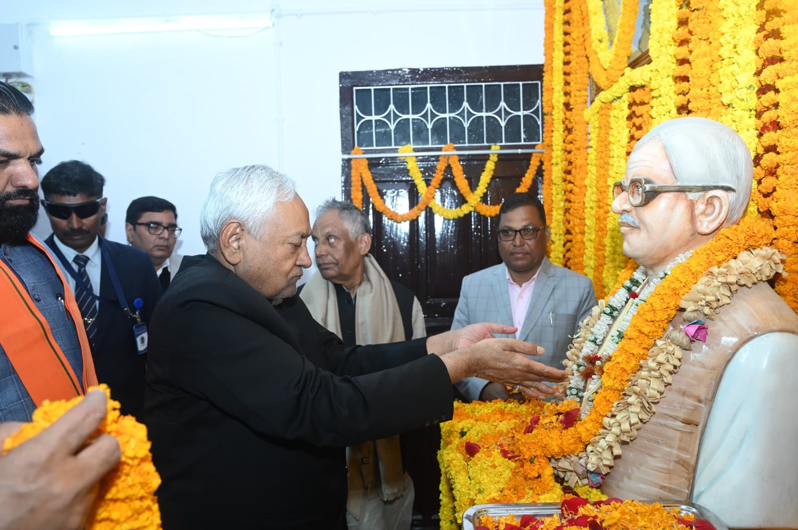 Samastipur News:नीतीश कुमार ने जननायक कर्पूरी ठाकुर को दी श्रद्धांजलि: दो पुस्तकों का विमोचन, पर उद्घाटन की उम्मीदें रह गईं अधूरी