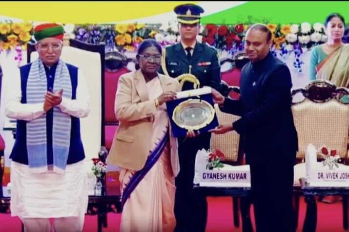 Samastipur News:समस्तीपुर के डीएम रोशन कुशवाहा को राष्ट्रपति ने किया सम्मानित: चुनाव प्रबंधन में ”रियल टाइम मॉनिटरिंग” का देशभर में बजा डंका