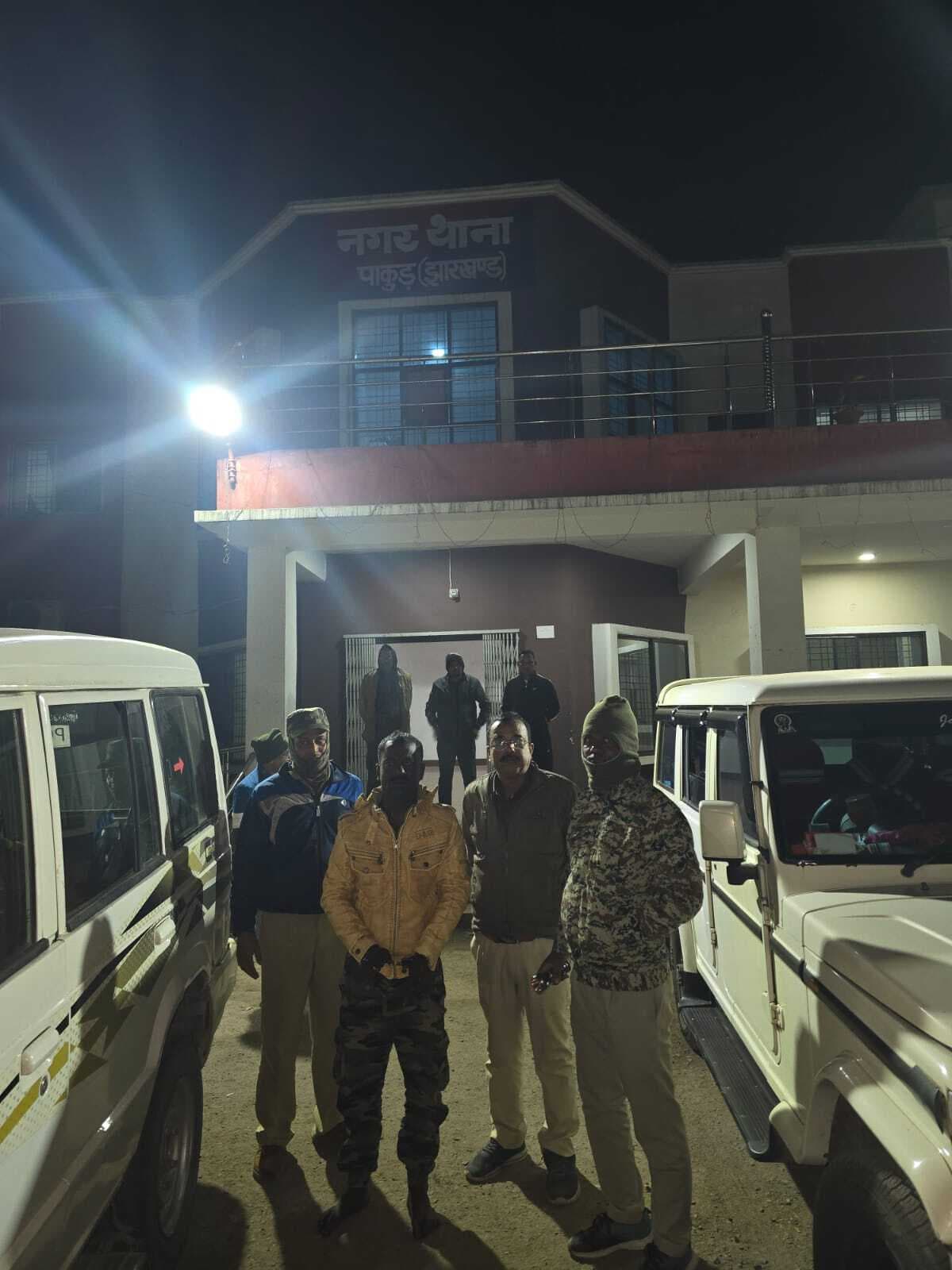 मुर्शिदाबाद का मोस्टवांटेड पाकुड़ से गिरफ्तार, 12 कांडों में है नामजद