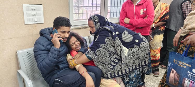 लग्जरी वाहन ने बाइक सवार दंपती को रौंदा, पत्नी की मौत