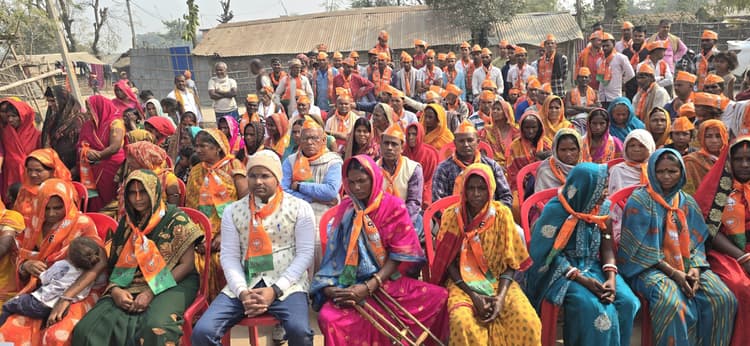 ग्वालपाड़ा गांव में भाजपाइयों ने सुनी पीएम के मन की बात