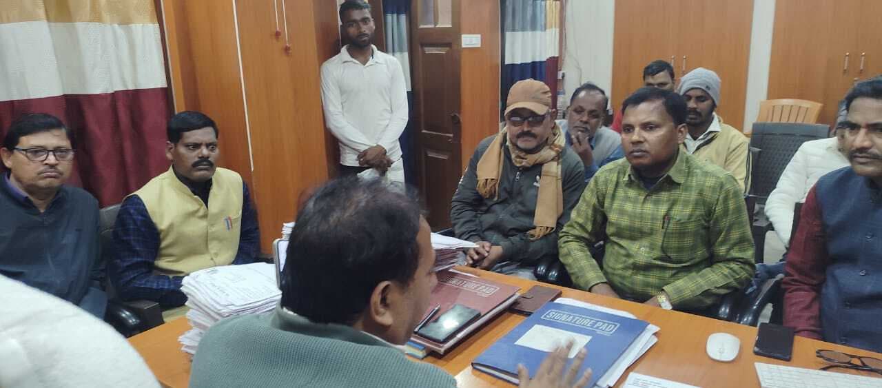 कालबद्ध प्रोन्नति को लेकर बीडीओ से मिला शिक्षक संघ का शिष्टमंडल