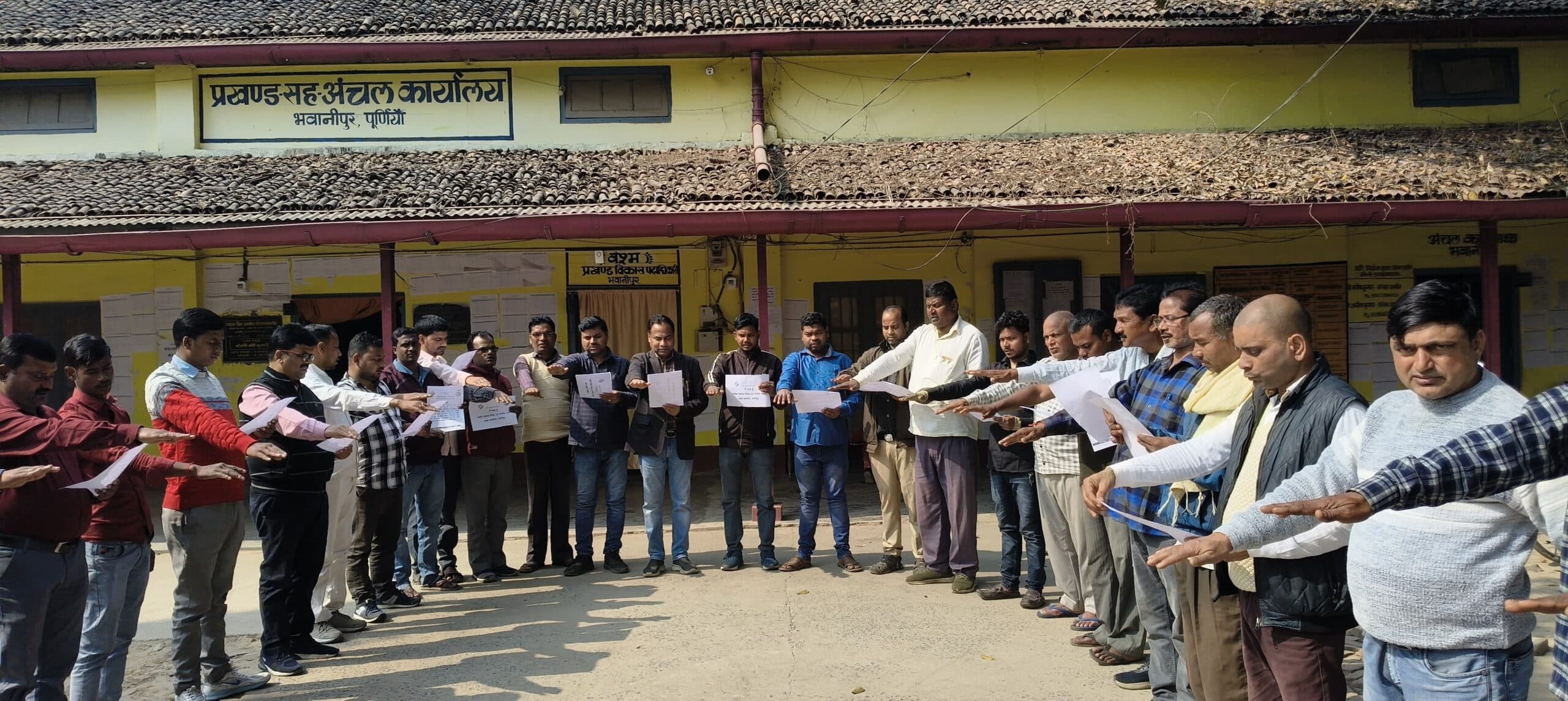 राष्ट्रीय मतदाता दिवस पर भवानीपुर में मतदाताओं को दिलायी शपथ