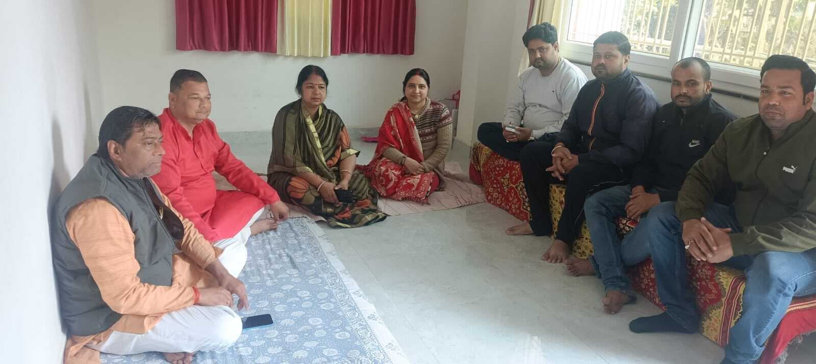 प्रधानमंत्री की मन की बात बूथ अध्यक्ष के आवास पर  सुनी गयी