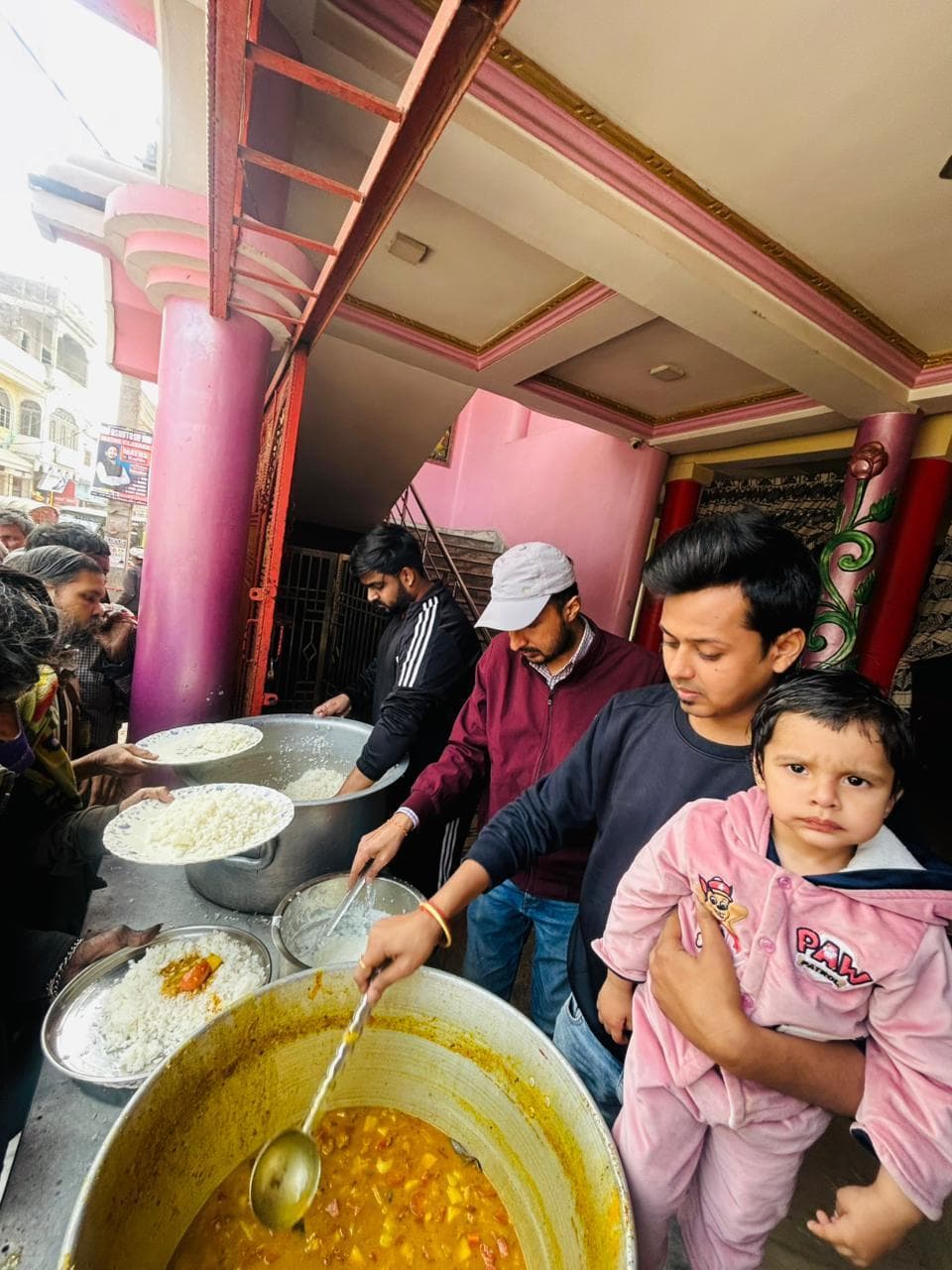 मारवाड़ी युवा मंच शाखा ने किया नारायण भोज