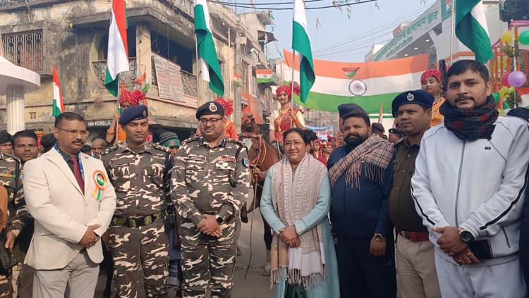 एसएसबी व स्कूली बच्चों ने निकाली झांकी