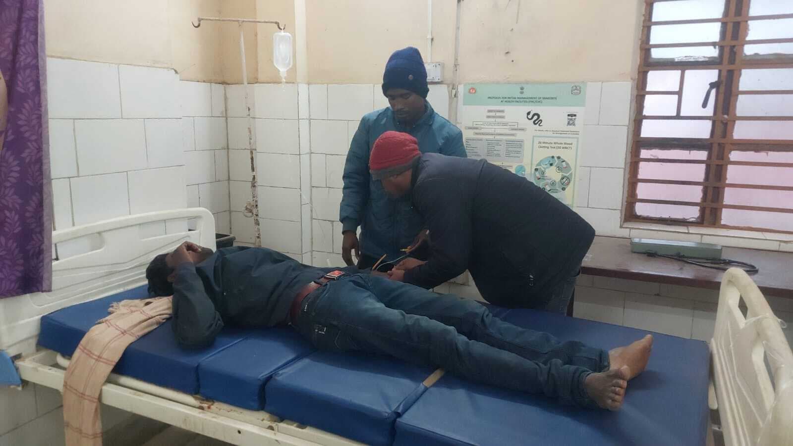 हादसा : बस स्टैंड के पास बाइक से गिर कर युवक घायल, भर्ती