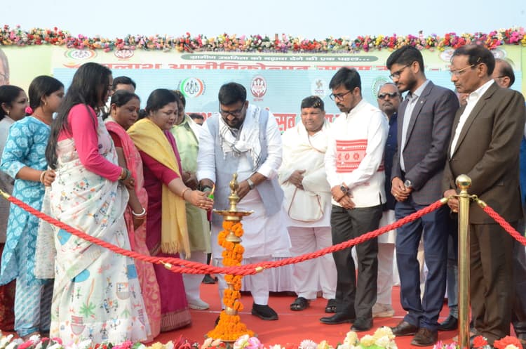 Deoghar News : पलाश आज मेहनतकश दीदियों का ब्रांड बन चुका है : मंत्री हफीजुल