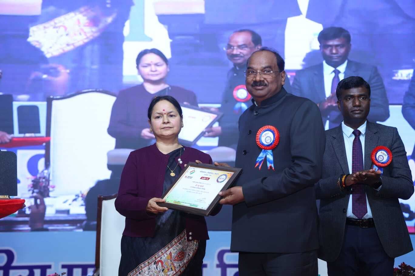 Giridh News :उप निर्वाचन पदाधिकारी को मिला सम्मान