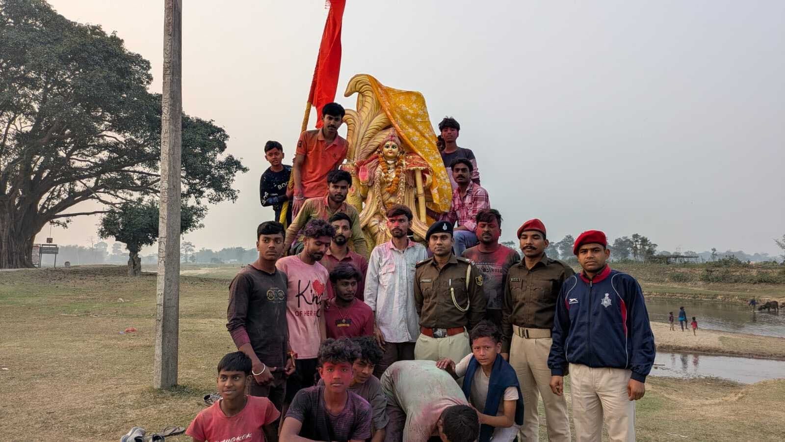 मां शारदे को दी भावभीनी विदाई