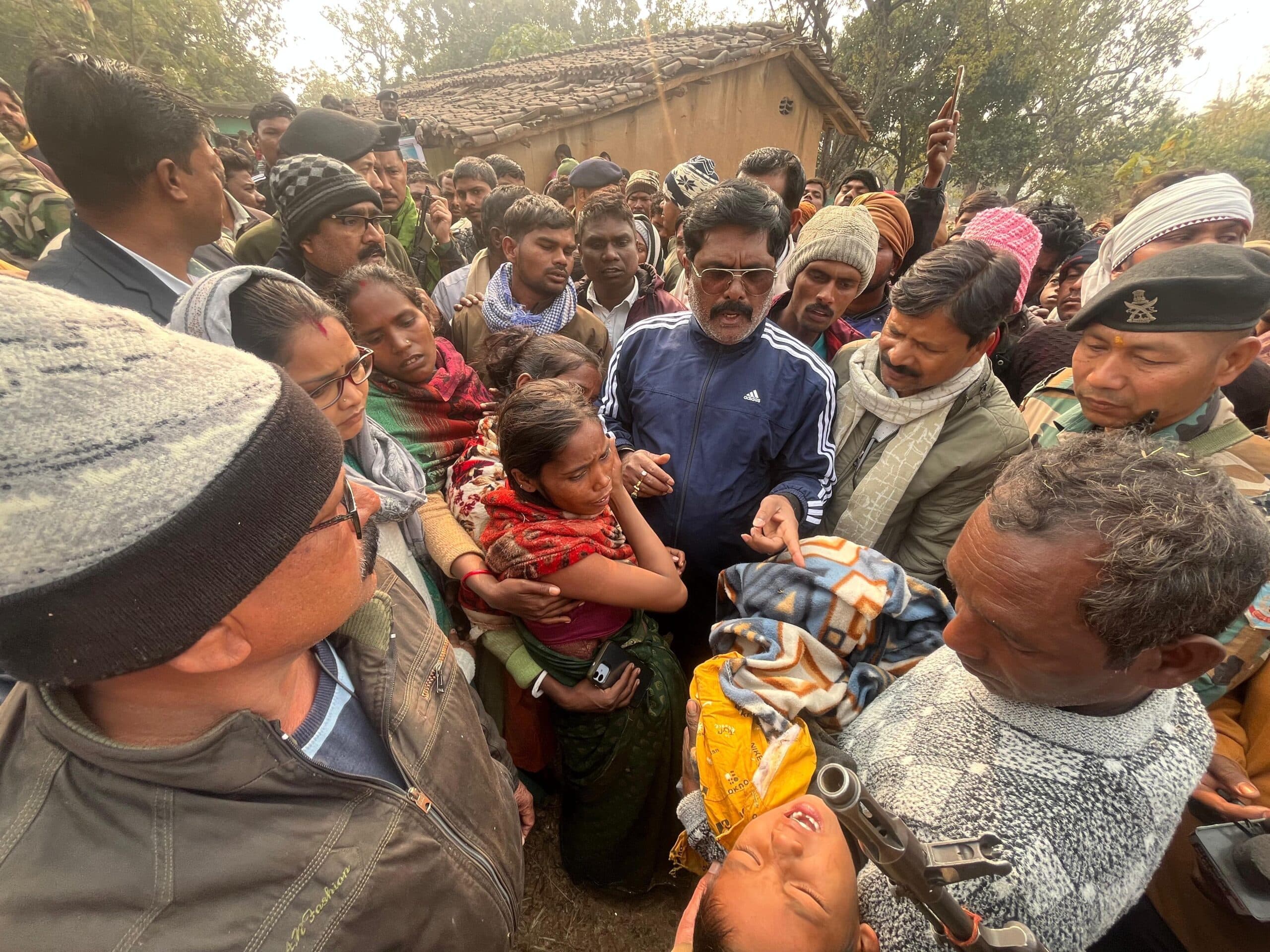 Bokaro News : हाथियों ने युवक को कुचल कर मार डाला