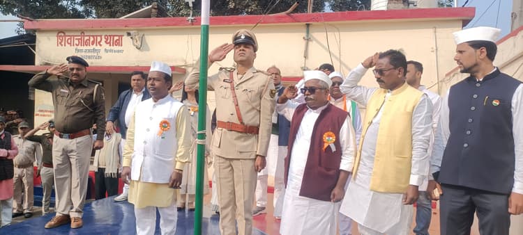 Samastipur News:शिवाजीनगर में संस्थानों पर फराया गया तिरंगा