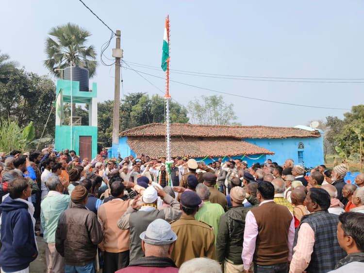 Samastipur News:गणतंत्र की सालगिरह पर गर्व से फहराया तिरंगा