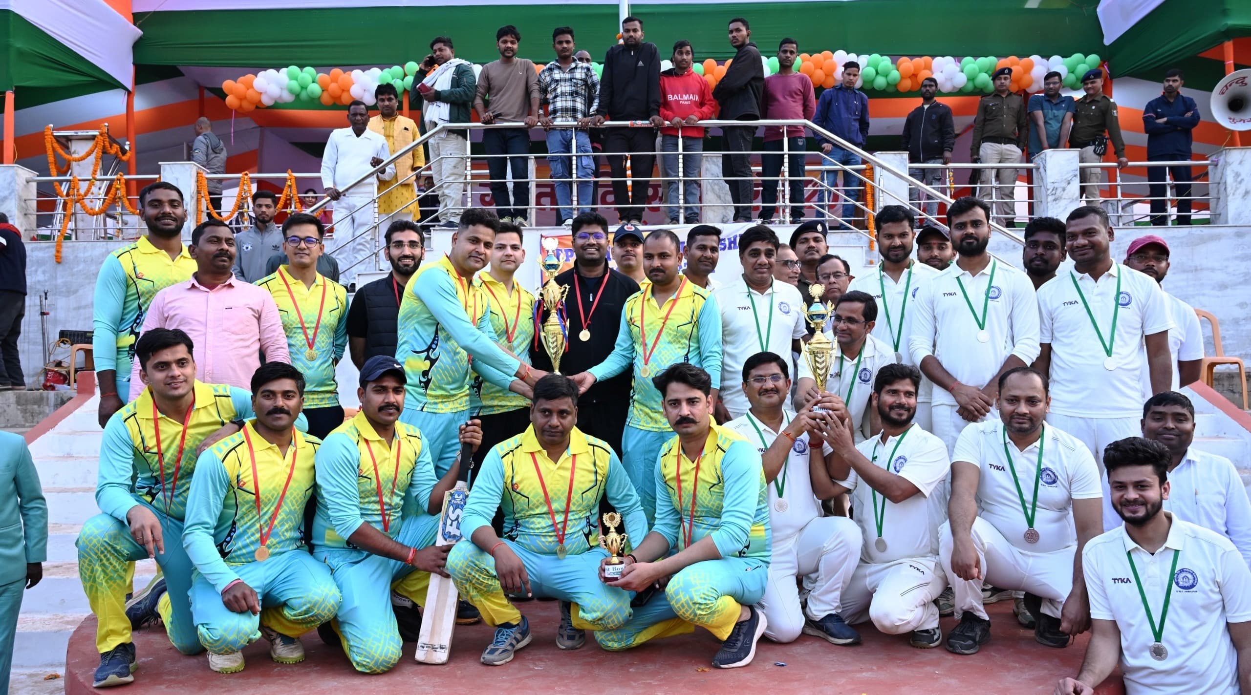 जिलाधिकारी की बेहतरीन बल्लेबाजी से प्रशासनिक एकादश की टीम विजयी