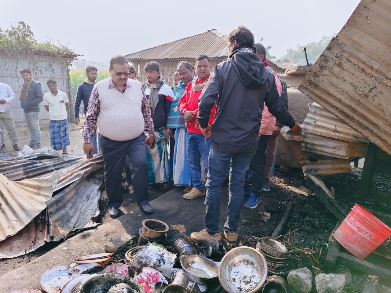 बिजली के शॉर्ट सर्किंट से चार घर जले, लाखों का नुकसान
