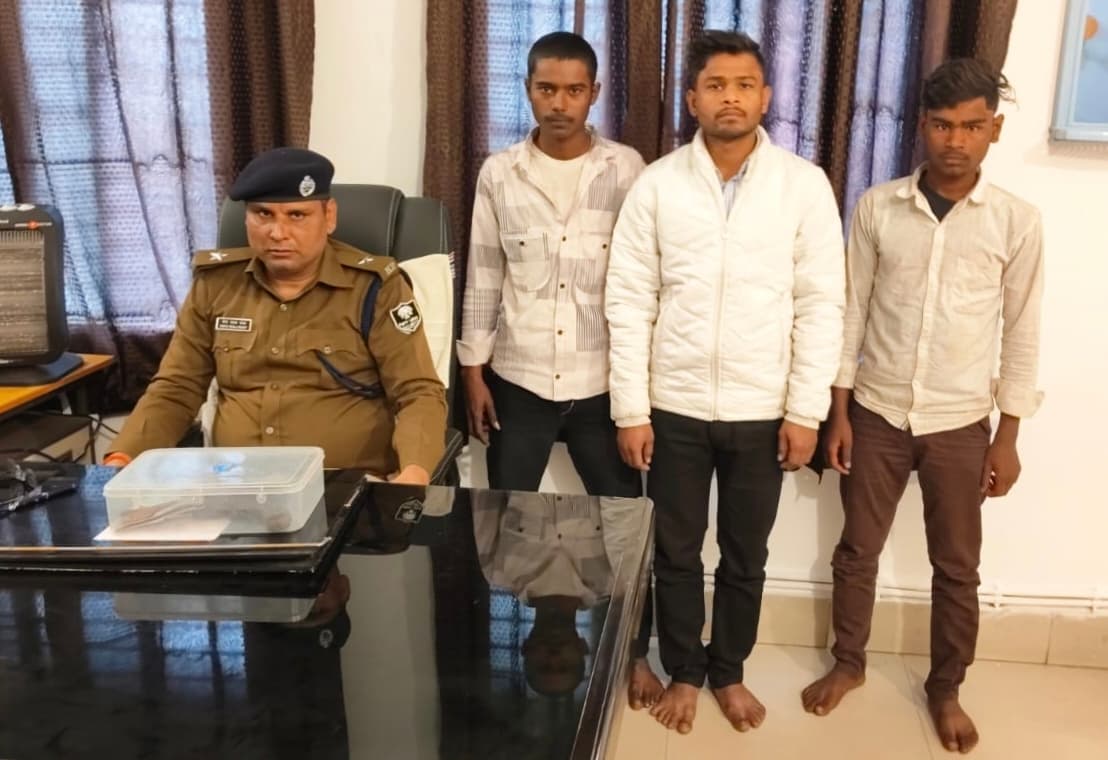 वाहन चेकिंग के दौरान तीन शातिर बदमाश गिरफ्तार