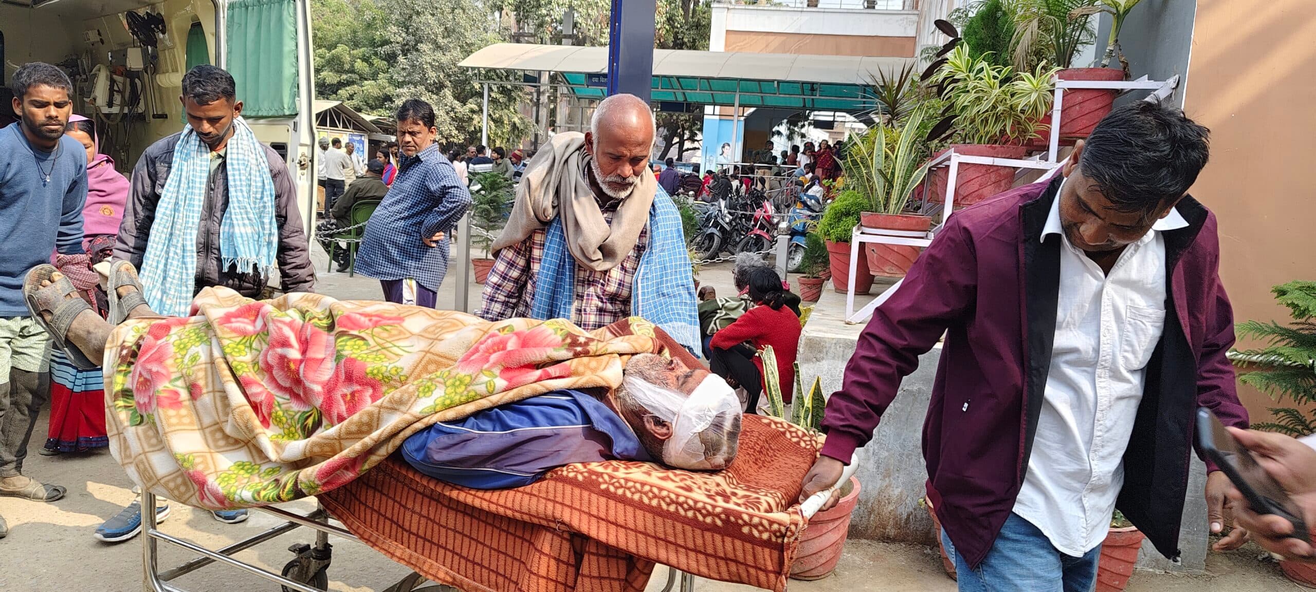 विसर्जन में नाचने के विवाद को लेकर पिता-पुत्र समेत तीन की पिटाई