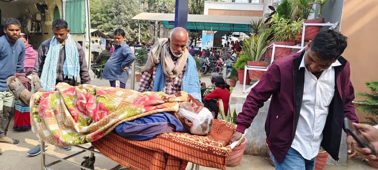 विसर्जन में नाचने के विवाद को लेकर पिता-पुत्र समेत तीन की पिटाई