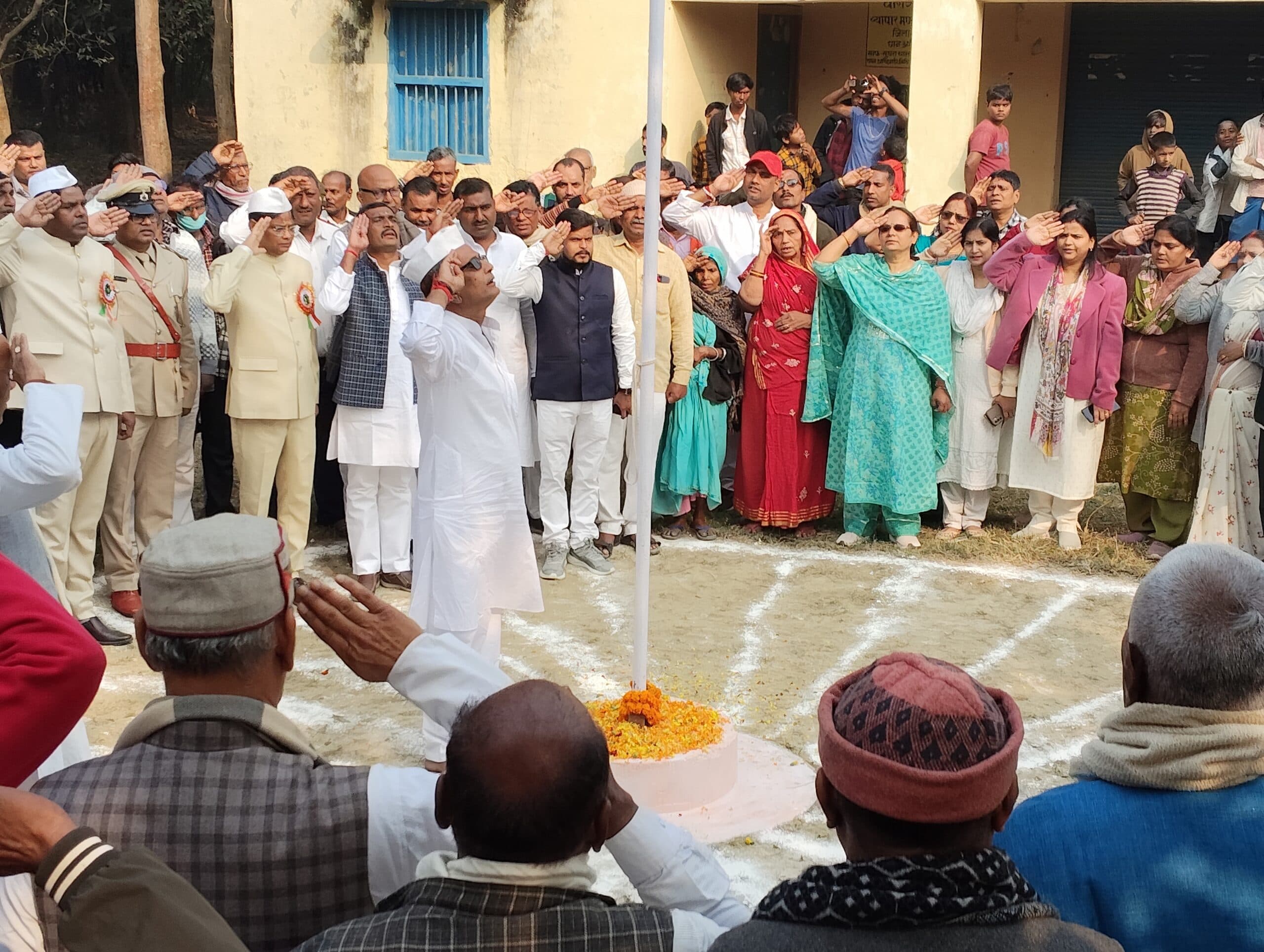 Samastipur News:सिंघिया में विभिन्न सरकारी व गैर सरकारी संस्थानों पर हुआ झंडोत्तोलन