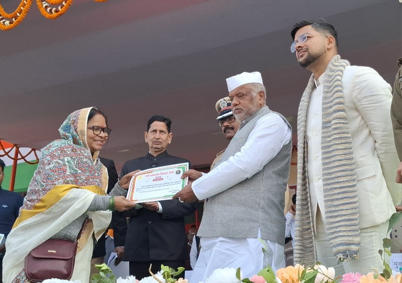 मध्य विद्यालय उफरैल की प्रधानाध्यापिका हुई सम्मानित