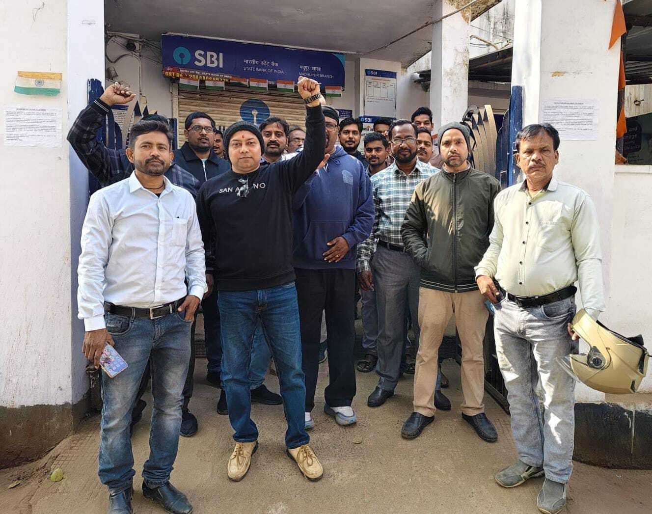 मांगों को लेकर बैंक कर्मियों ने आवाज बुलंद की