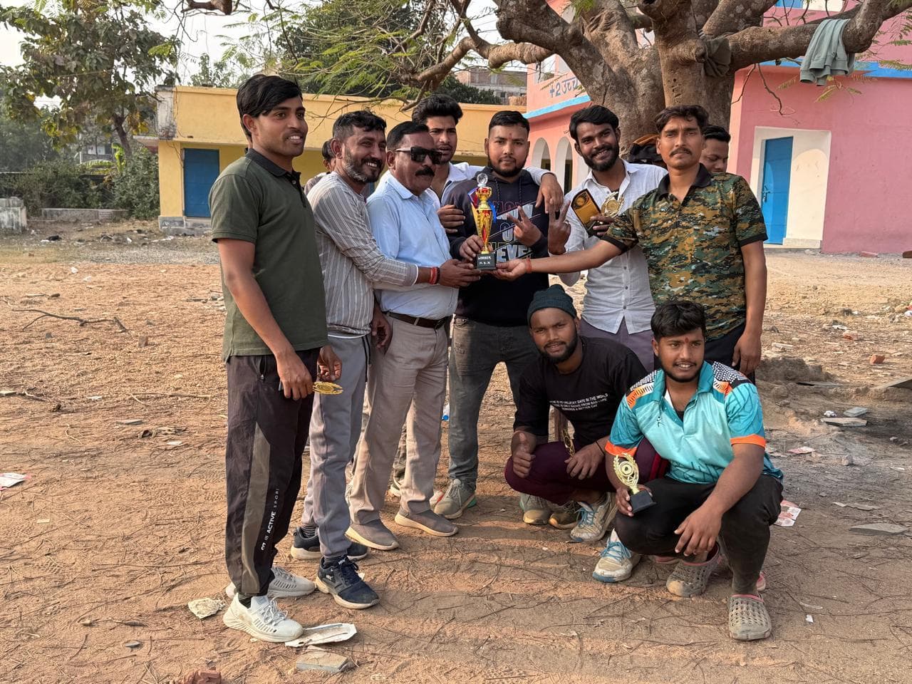 प्रशासन-एकादश को एक विकेट से हरा हाइस्कूल ने जीती ट्राॅफी
