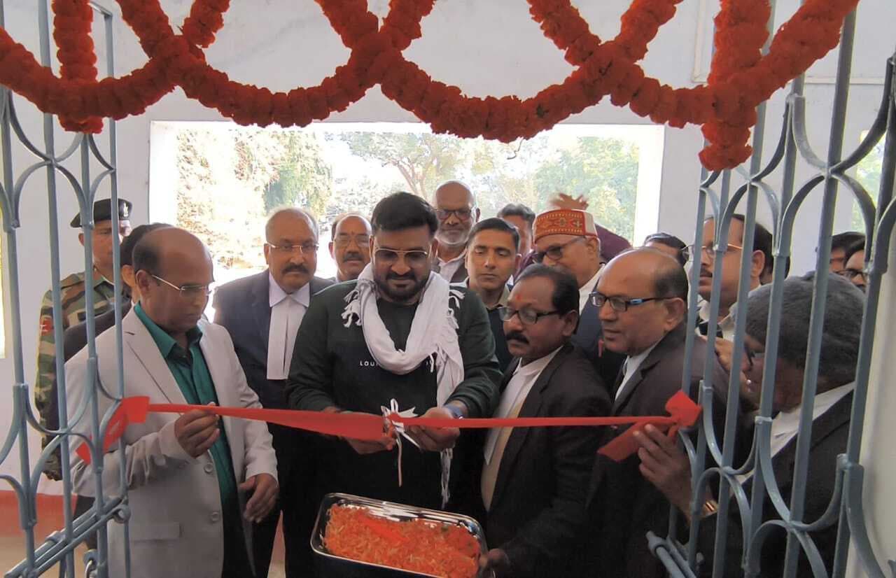 अनुमंडलीय अधिवक्ता संघ परिसर में पुस्तकालय का मंत्री ने किया उद्घाटन