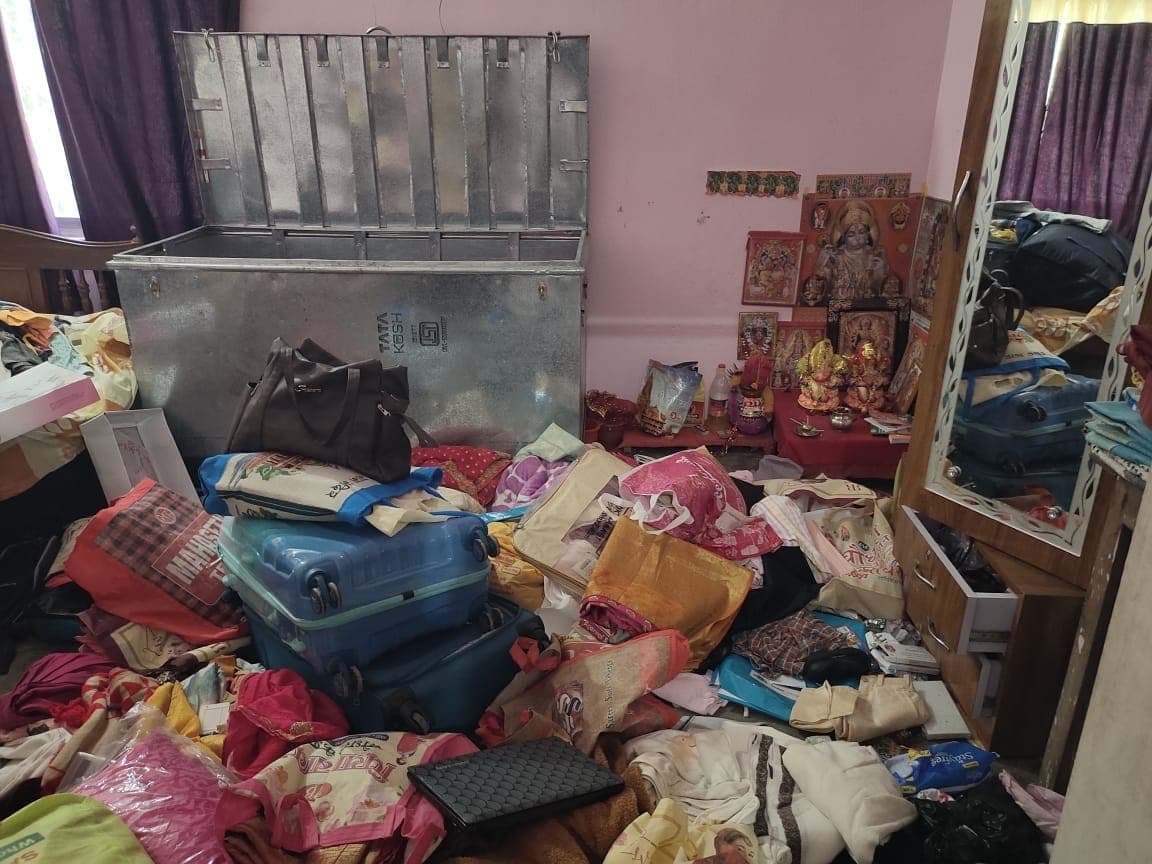 बेला में सेवानिवृत्त उपसचिव के घर डाका, पांच लाख कैश, जेवरात समेत 15 लाख की संपत्ति लूटी