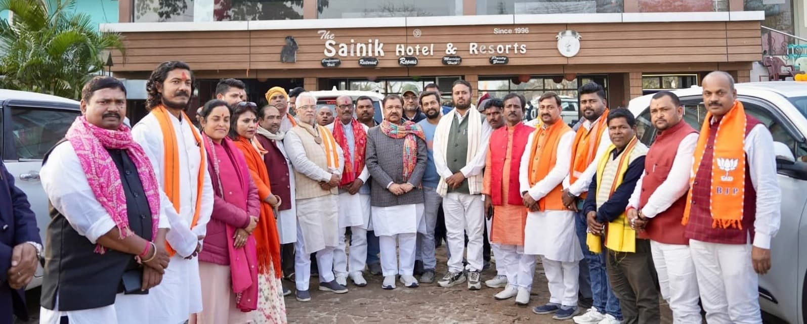 पथ निर्माण व उद्योग मंत्री का कार्यकर्ताओं ने किया स्वागत