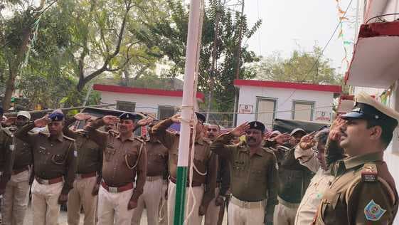 पोड़ैयाहाट प्रखंड मुख्यालय और स्कूलों में फहराया गया राष्ट्रीय ध्वज