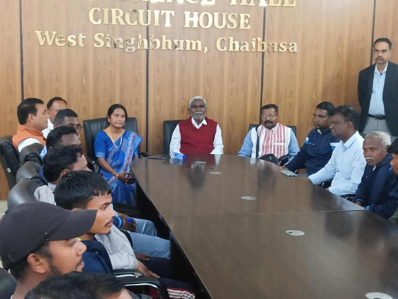 Chaibasa News : आदिवासी-मूलवासी के लिए घातक है पेसा कानून : चंपाई