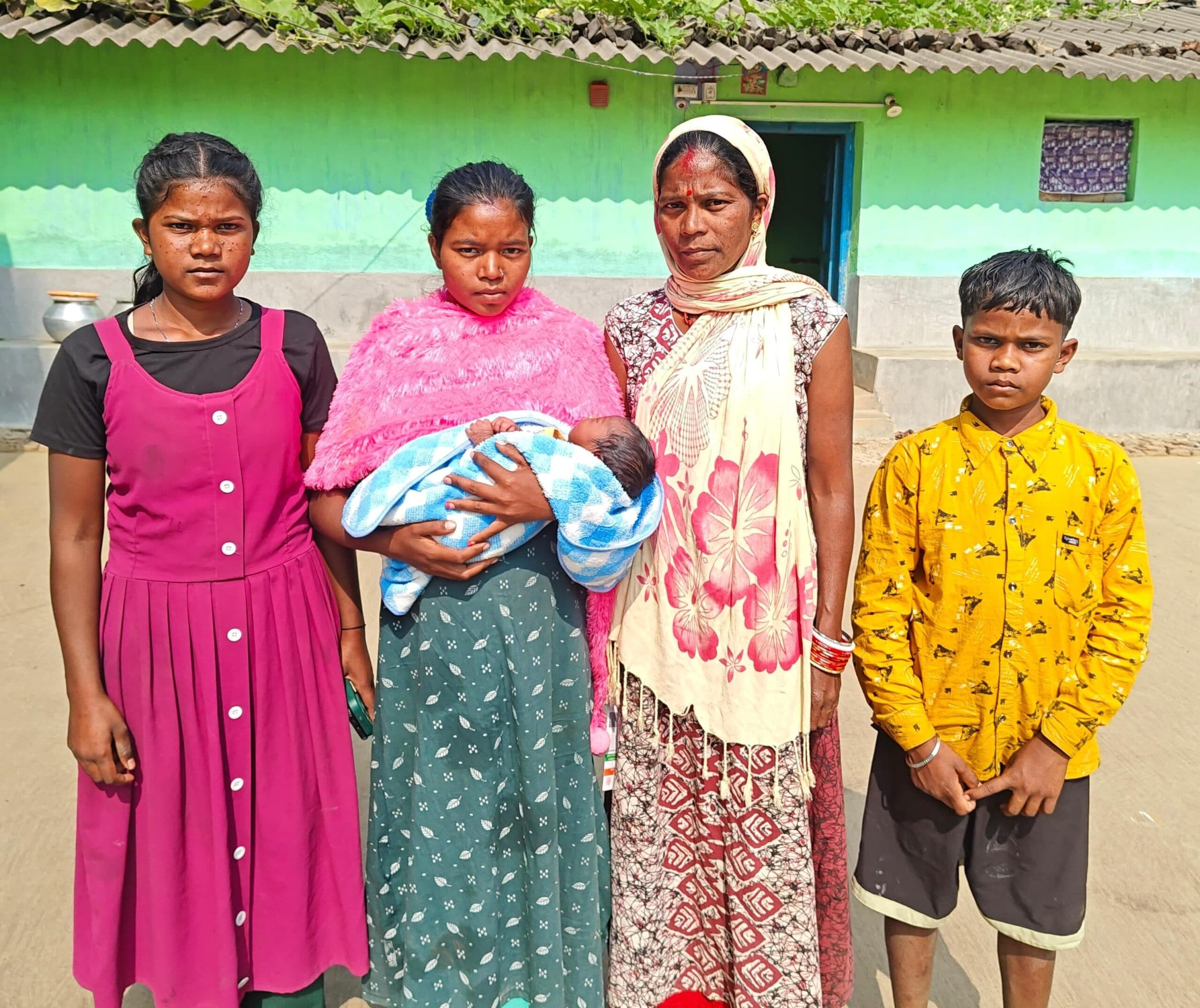 Seraikela Kharsawan News : शवों के पहुंचते ही सेलाइडीह में मची चीख पुकार, एक साथ उठीं तीन अर्थियां