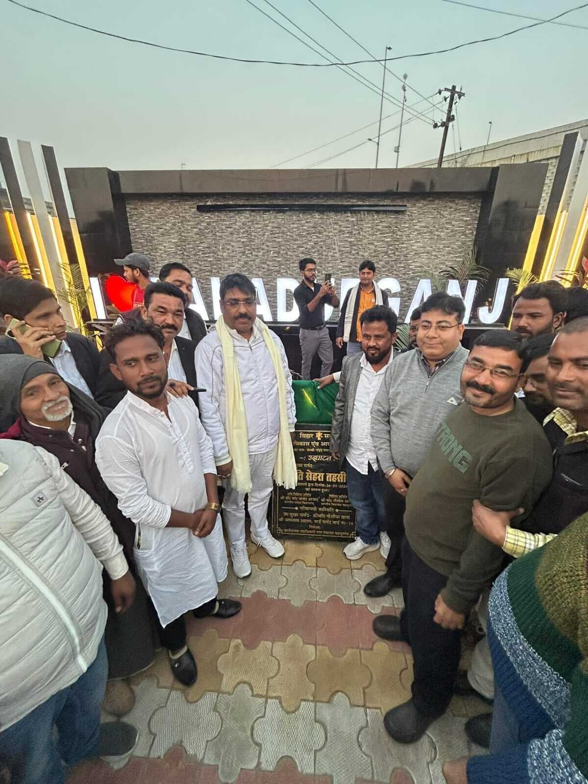 बस टर्मिनल में सेल्फी प्वाइंट का उदघाटन