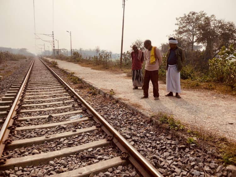 श्रीपुर के मंगहा रेलवे हाॅल्ट के पास ट्रेन से गिरकर उचकागांव के युवक की गयी जान