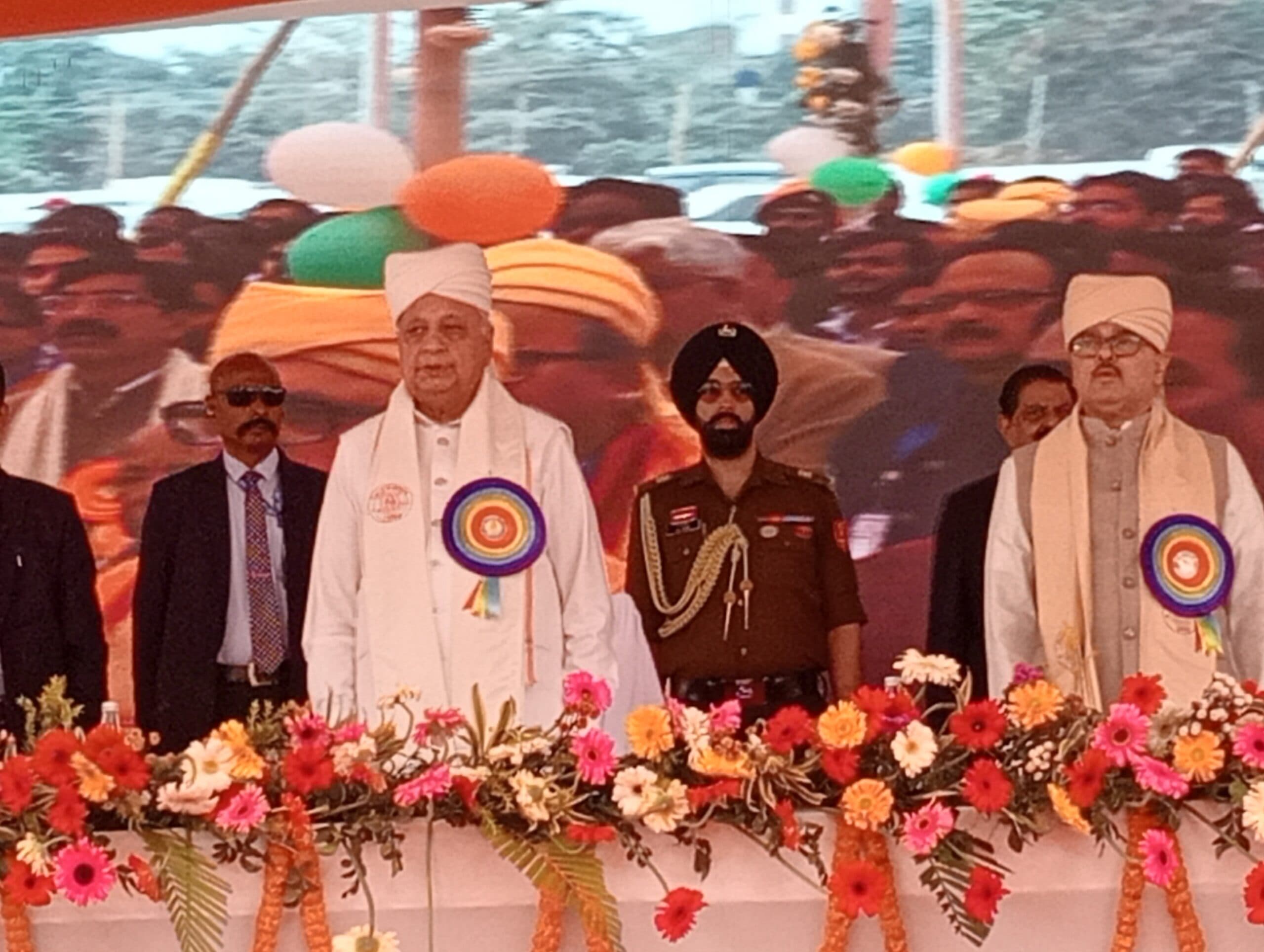 शिक्षा का उद्देश्य मनुष्य को मनुष्य बनाना, विचारों को विस्तृत करना और समाज को बेहतर बनाना है