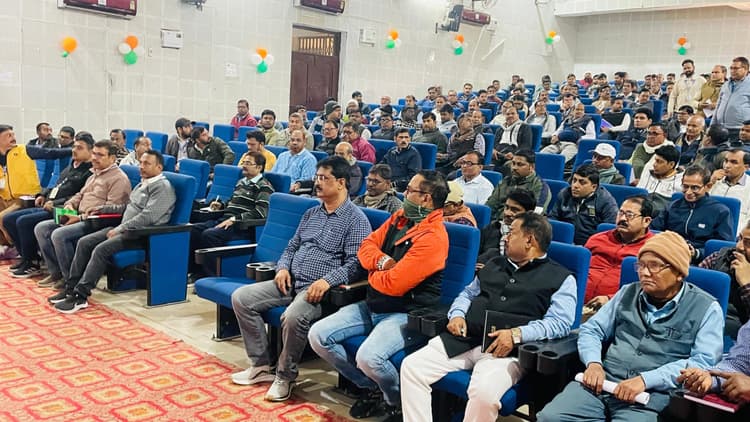 जिले के प्रधान सहायक और लिपिकों को मिला प्रशिक्षण
