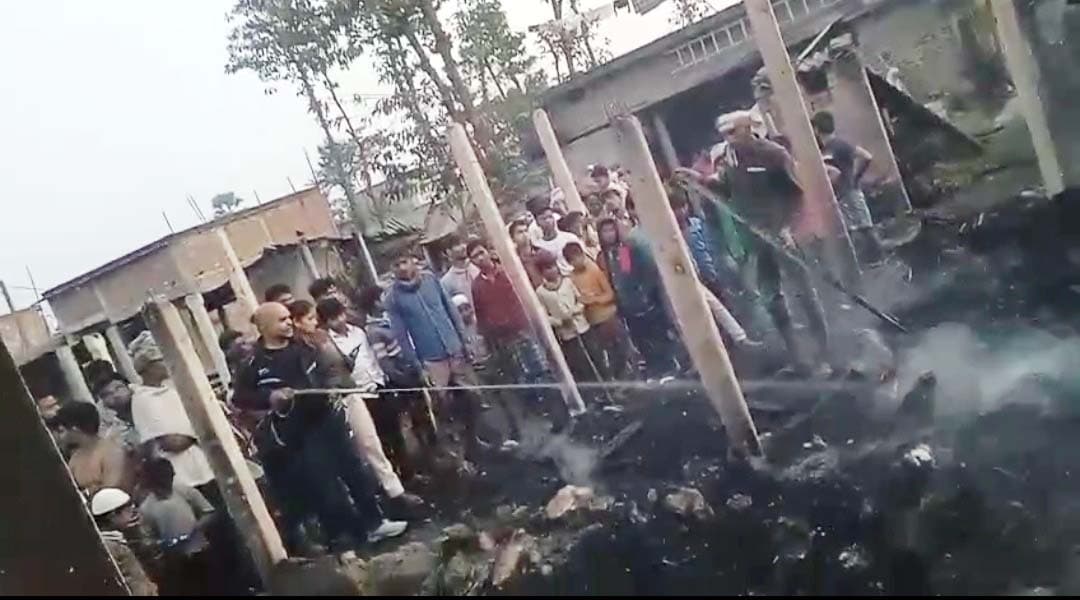 आग से सात घर जले,  छह मवेशी समेत लाखों की क्षति