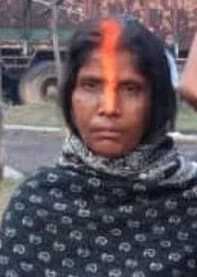 घर के भीतर महिला का खून से लथपथ शव बरामद