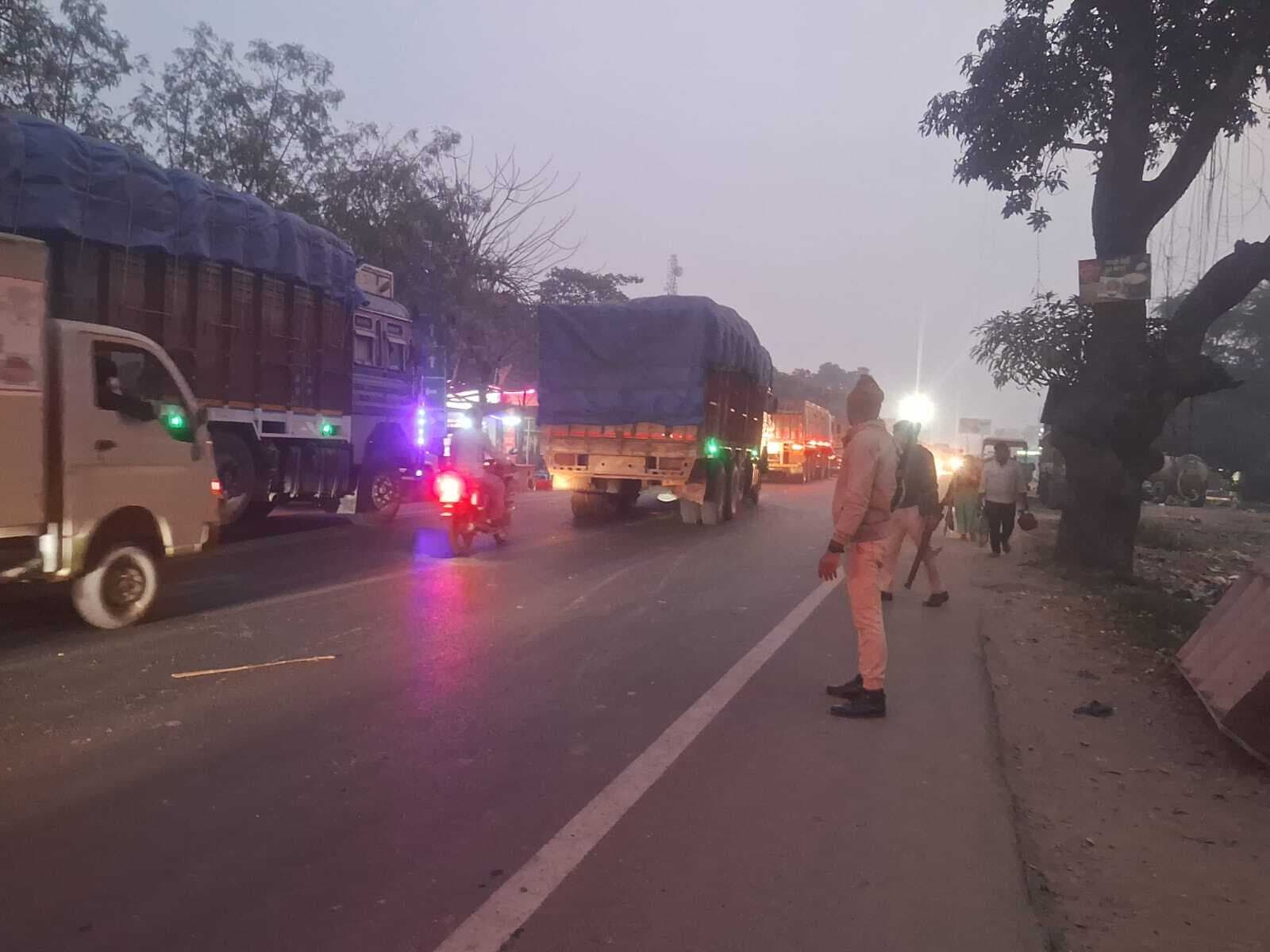 गेड़ाबाड़ी बाजार में जाम की समस्या से लोगों को हुई परेशानी