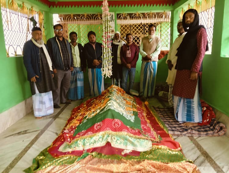 मंजरिया उर्स में अकीदतमंदों की उमड़ी भीड़