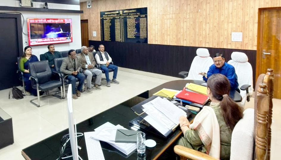 मरीजों को गुमराह कर निजी हॉस्पिटल व जांच घरों में ले जाने वाले बिचौलियों पर कसेगा शिकंजा