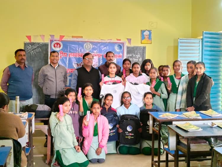 Deoghar news : तंबाकू से दूर रहने का दिया संदेश, जागरुकता सेमिनार में विद्यार्थियों को दिलायी शपथ