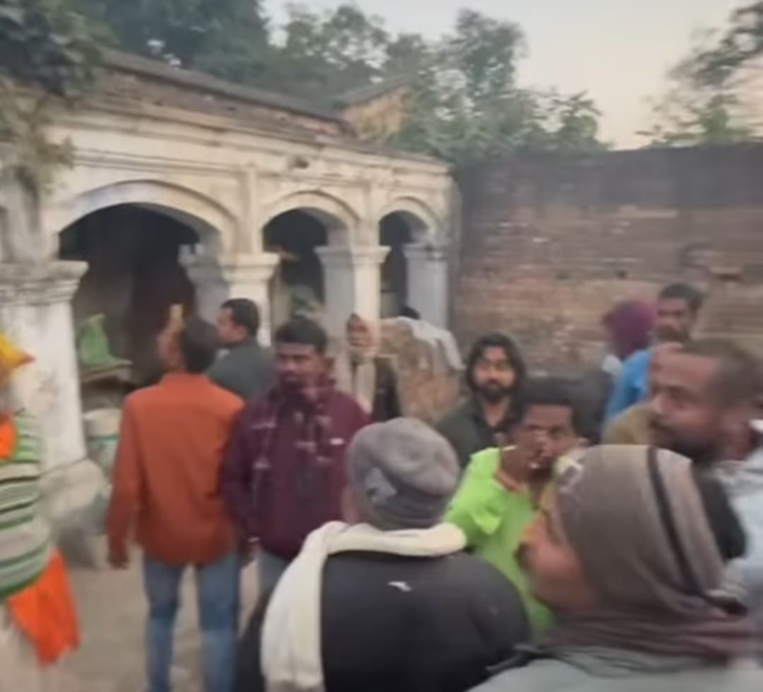 Samastipur News:ठाकुरबाड़ी परिसर में असामाजिक तत्वों का तांडव