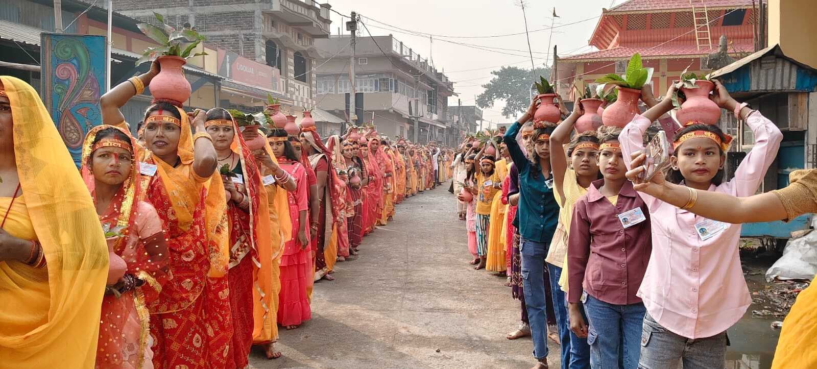 प्रतिमा स्थापना को ले निकाली कलशयात्रा