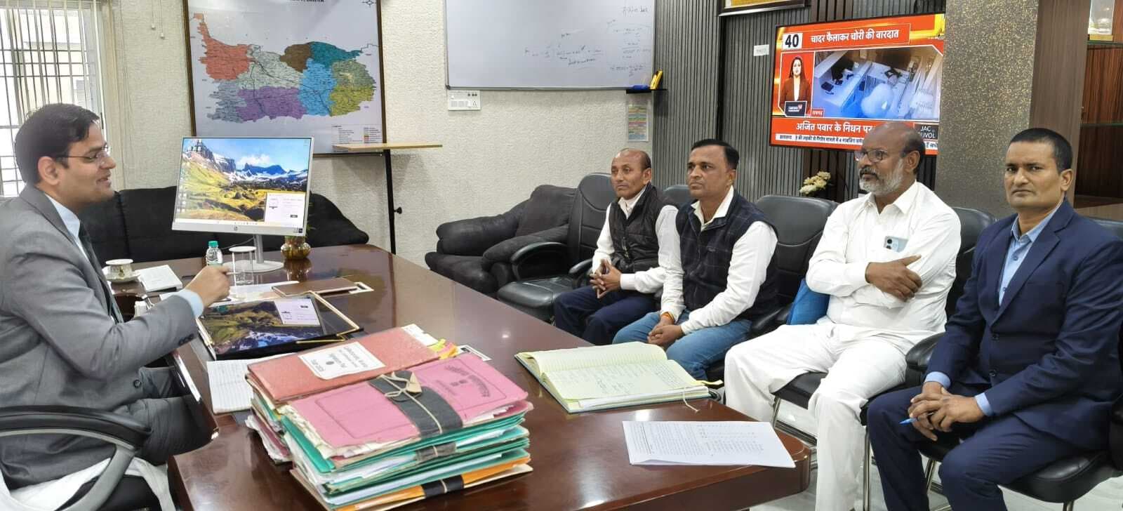 निर्वाचन आयोग के निर्देश करें पालन : डीएम