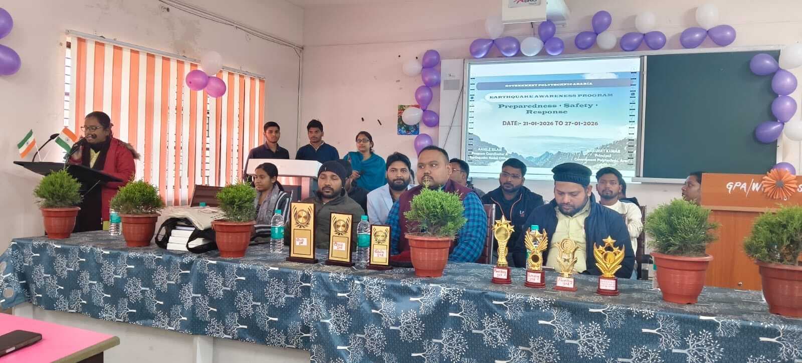 छात्रों को दी भूकंप से बचने की जानकारी