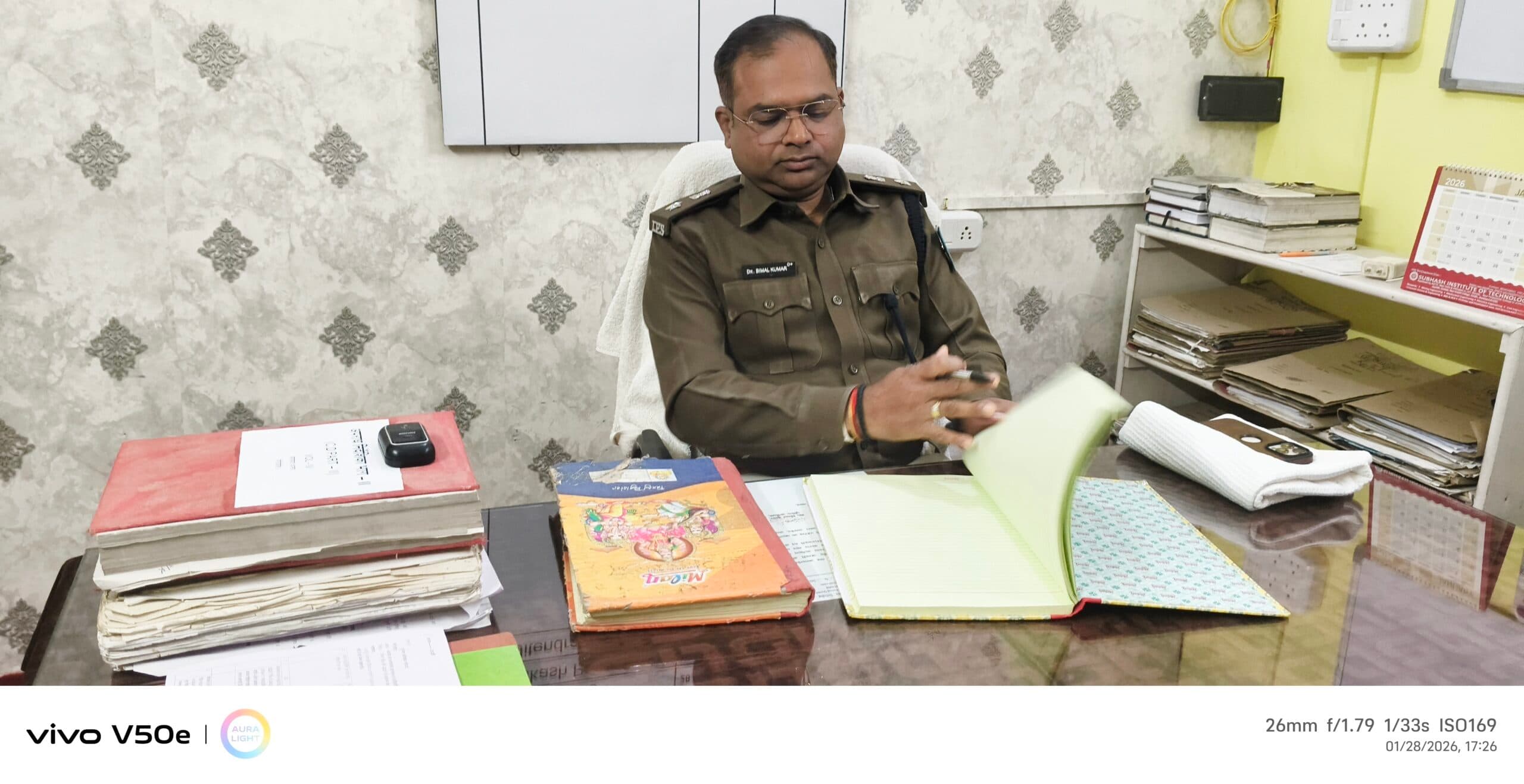 Giridih News: एसपी ने किया बेंगाबाद थाना का निरीक्षण, दस्तावेज संधारण में सुधार का निर्देश