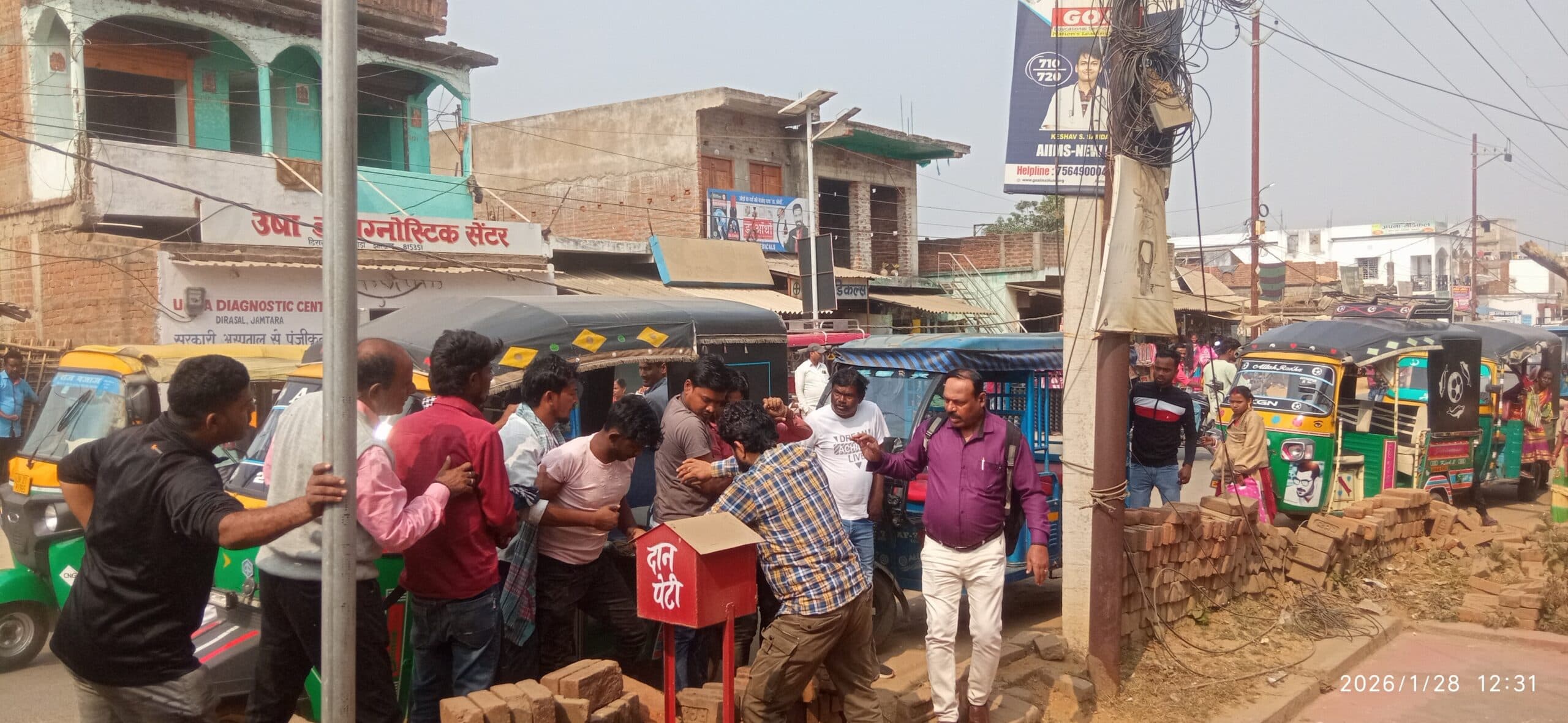 जामताड़ा : सदर अस्पताल के बाहर ऑटो चालकों में हुई झड़प