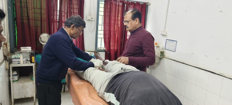 दो बाइकों की सीधी भिड़ंत में दोनों सवार घायल