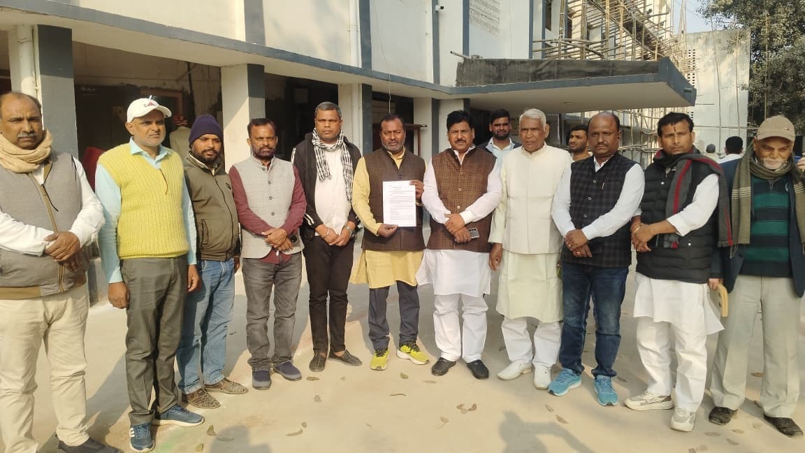 फर्जी मुकदमा व सूखा नशा की रोकथाम के लिए डीएम से मिले सर्वदलीय डेलीगेट्स